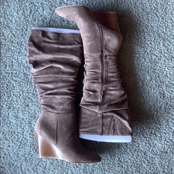 🍁Charles by Charles David Slouchy Wedge Boot - Picture 3 of 8